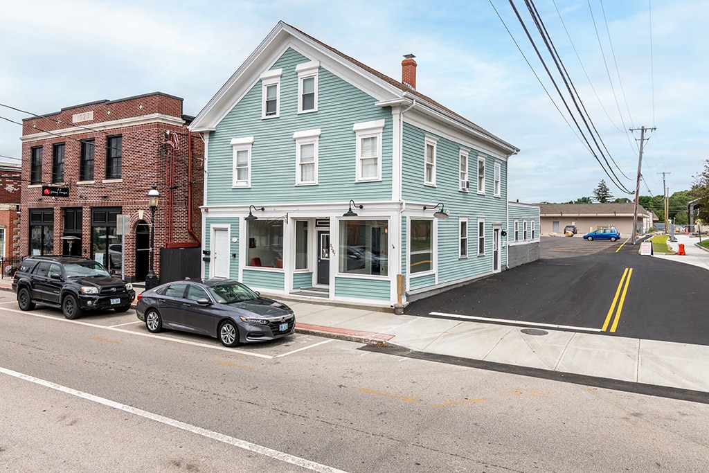 3287 Post Rd, Warwick, RI for Rent