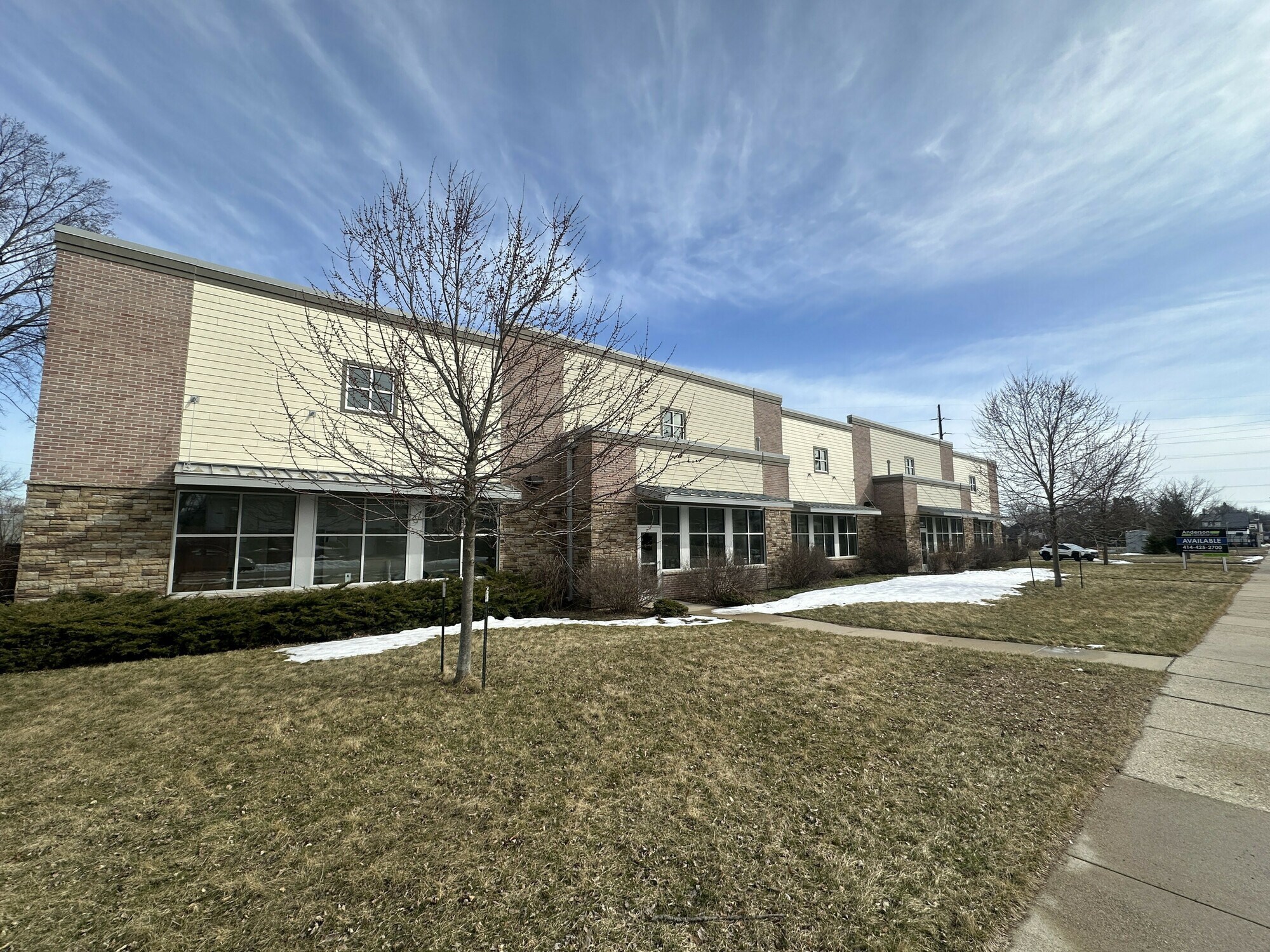 2040 E St Francis Ave, Saint Francis, WI for Rent