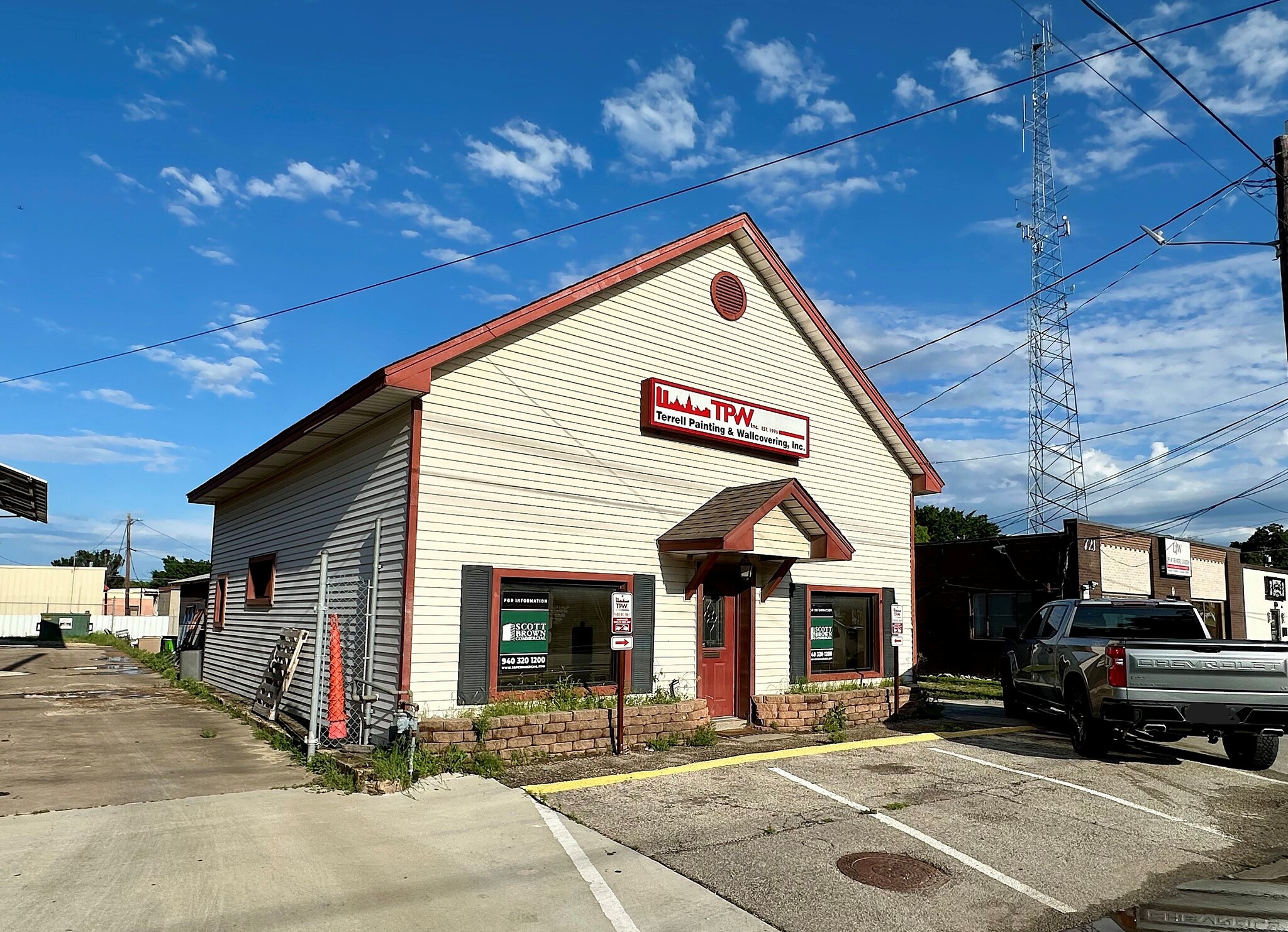 711 S Elm St, Denton, TX for Rent