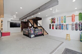 Chicago, IL Retail - 2620 S Central Park Ave