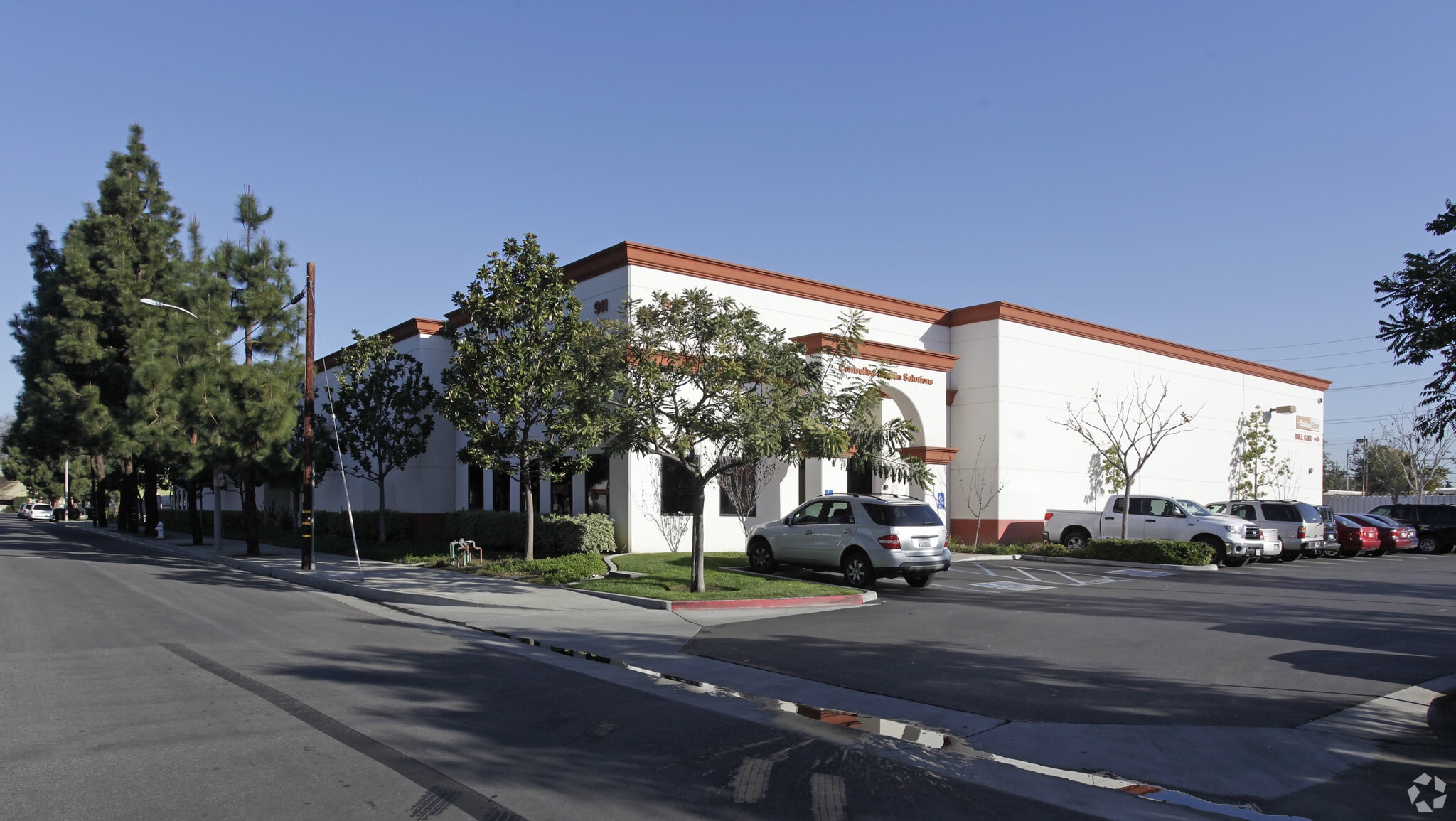 911 Poinsettia St, Santa Ana, CA for Sale