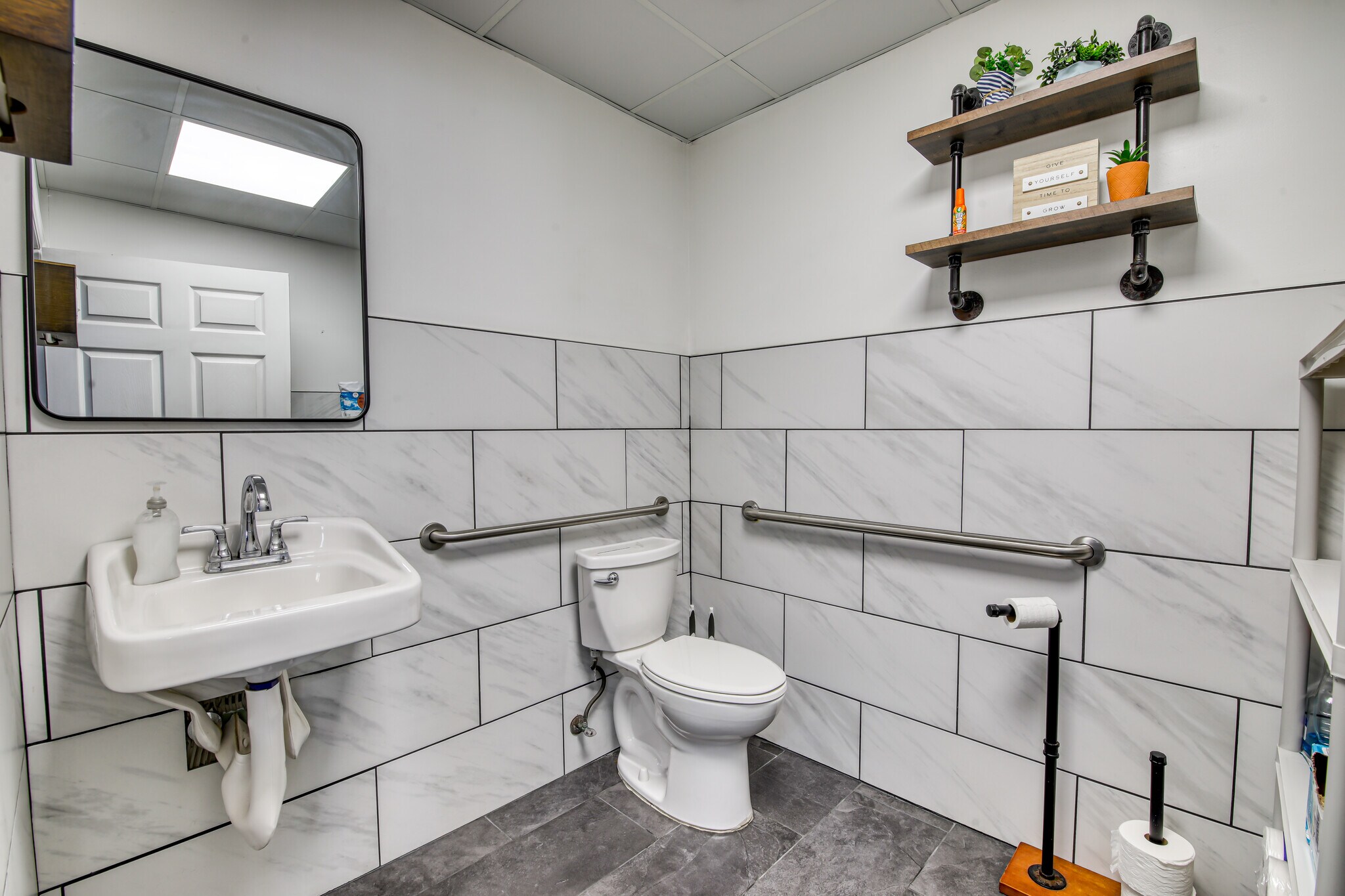 1638 SE Federal Hwy, Stuart, FL for Rent