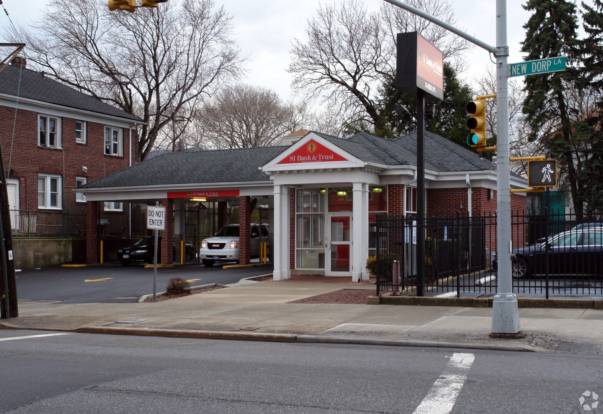 260 New Dorp Ln Staten Island, NY 10306 Retail Property for Sale on