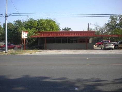 210 E Kingsbury St, Seguin, TX for Sale