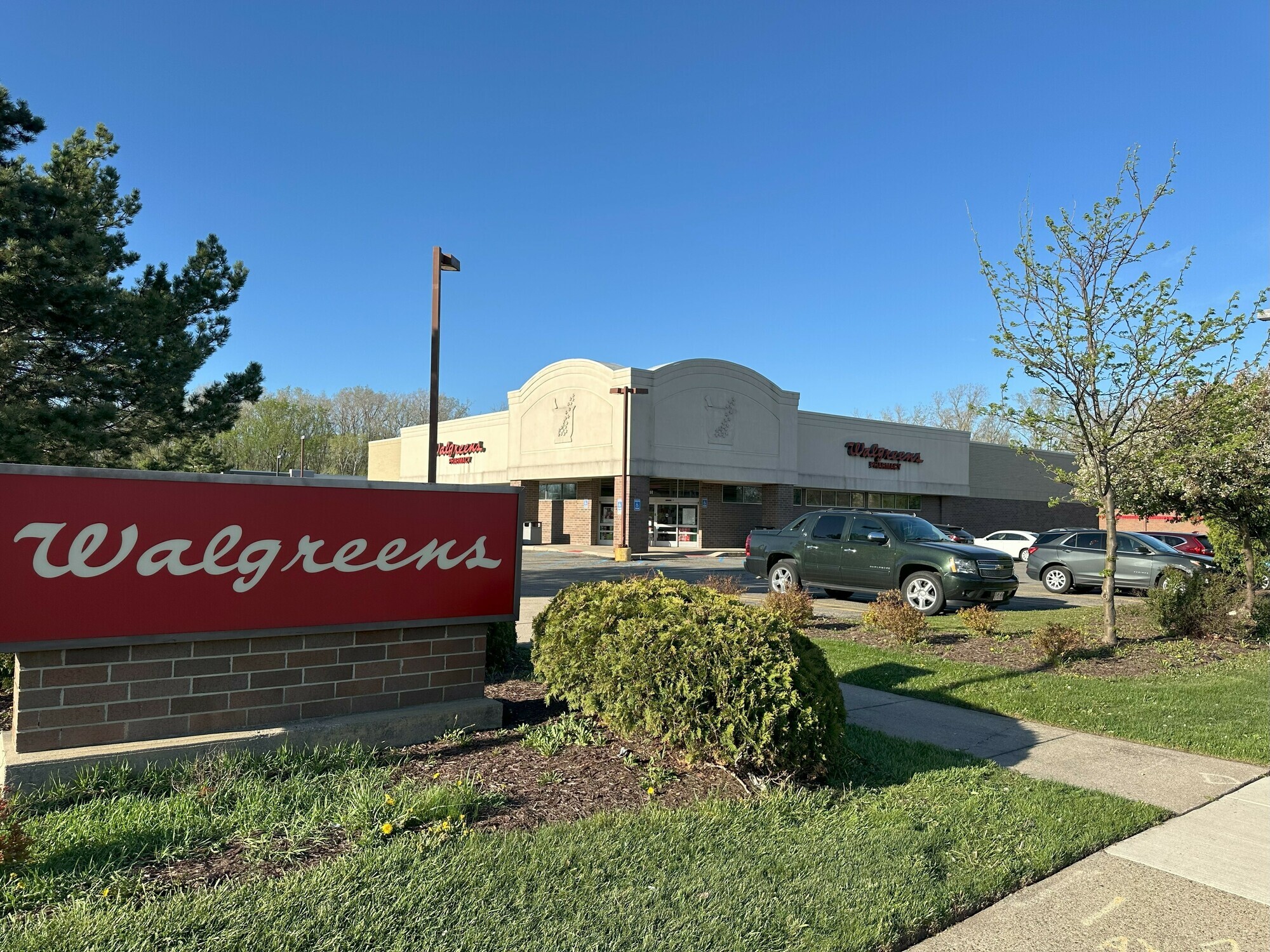 29200 6 Mile Rd, Livonia, MI for Sale