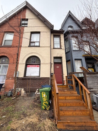 Toronto, ON Office/Retail - 646 Gerrard St E