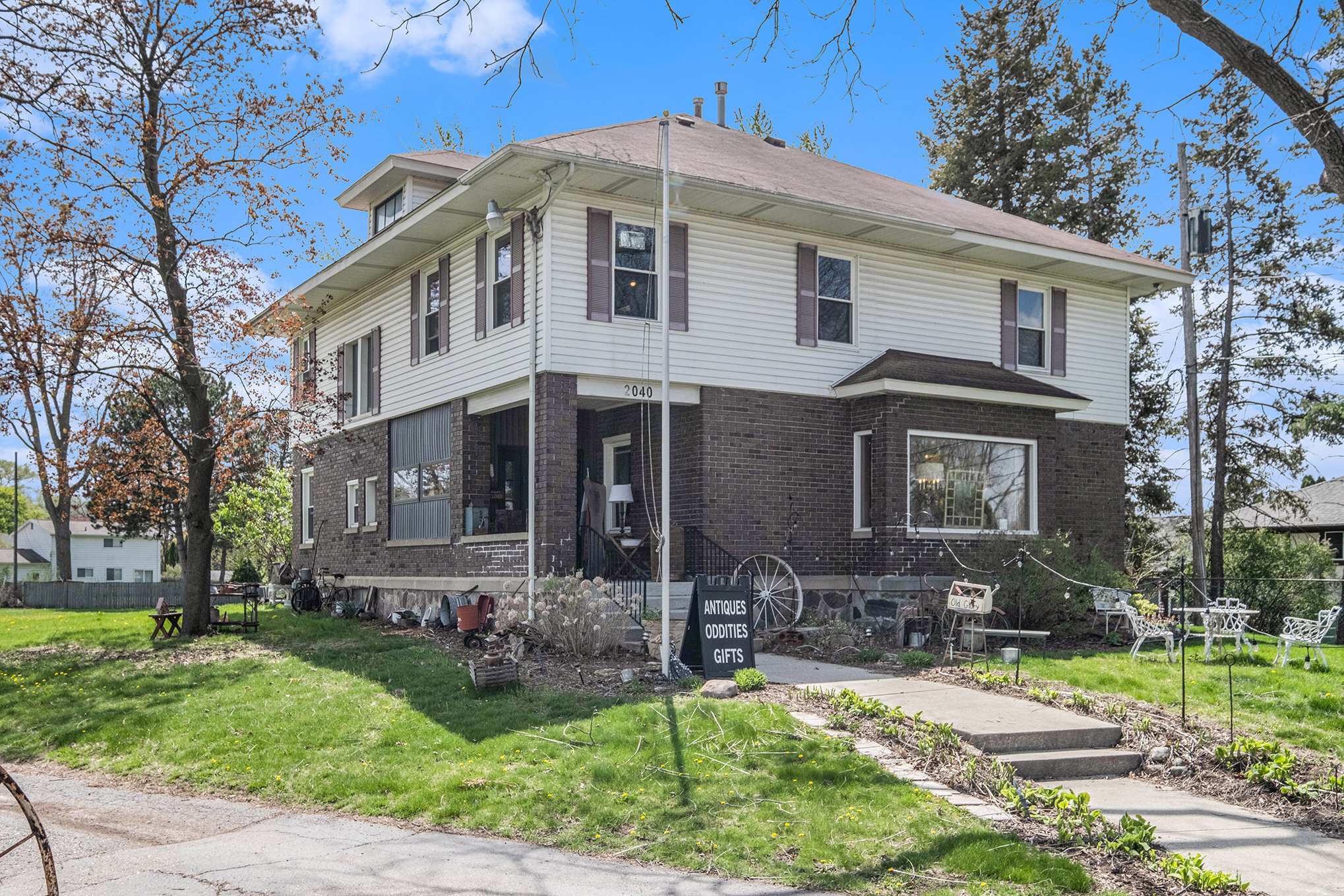 2040 E Maple Ave, Grand Blanc, MI for Sale