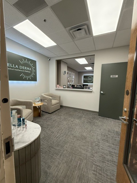 9501 N Oak Tfwy, Kansas City, MO for Rent