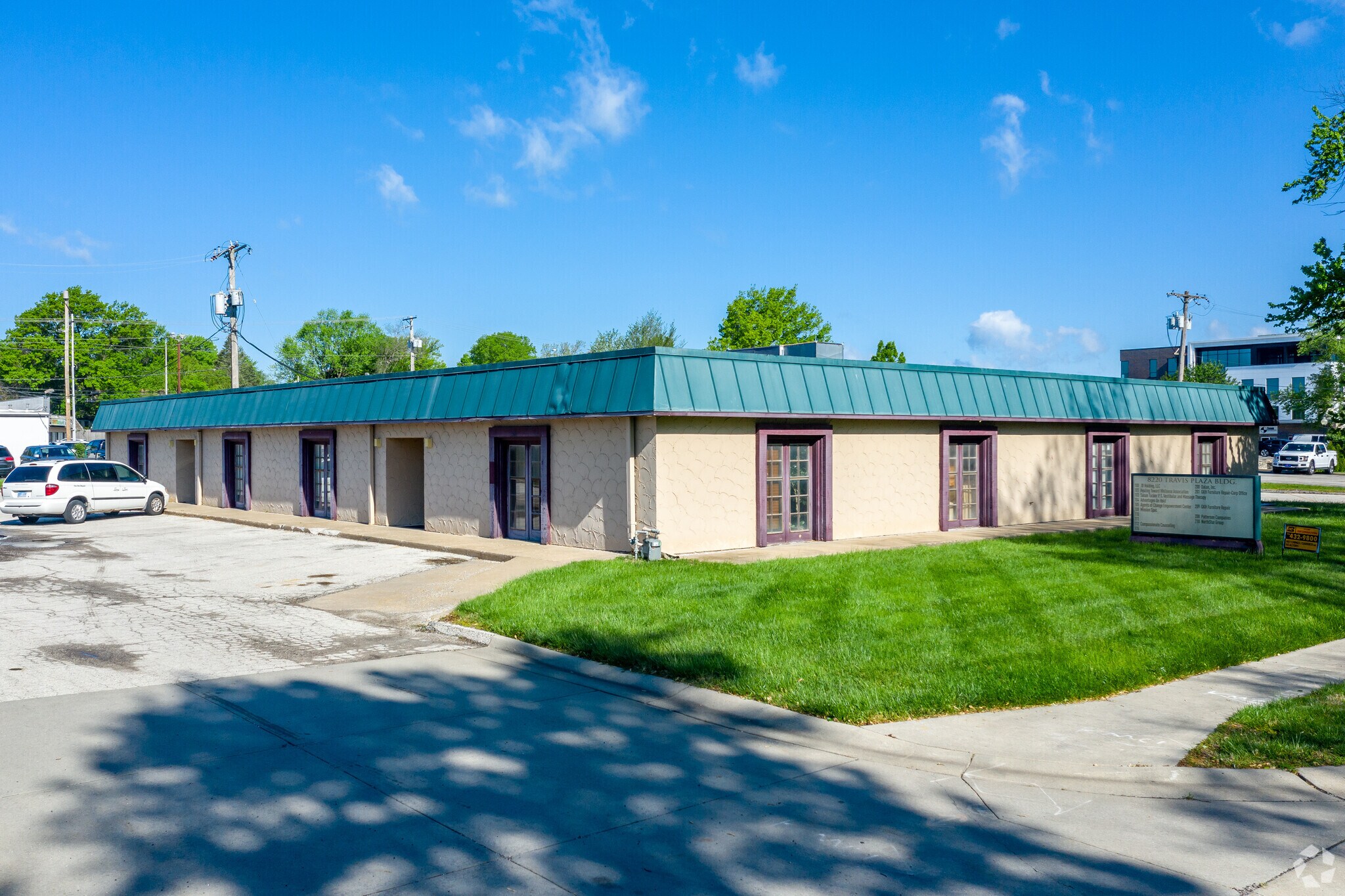 8220 Travis St, Overland Park, KS for Rent