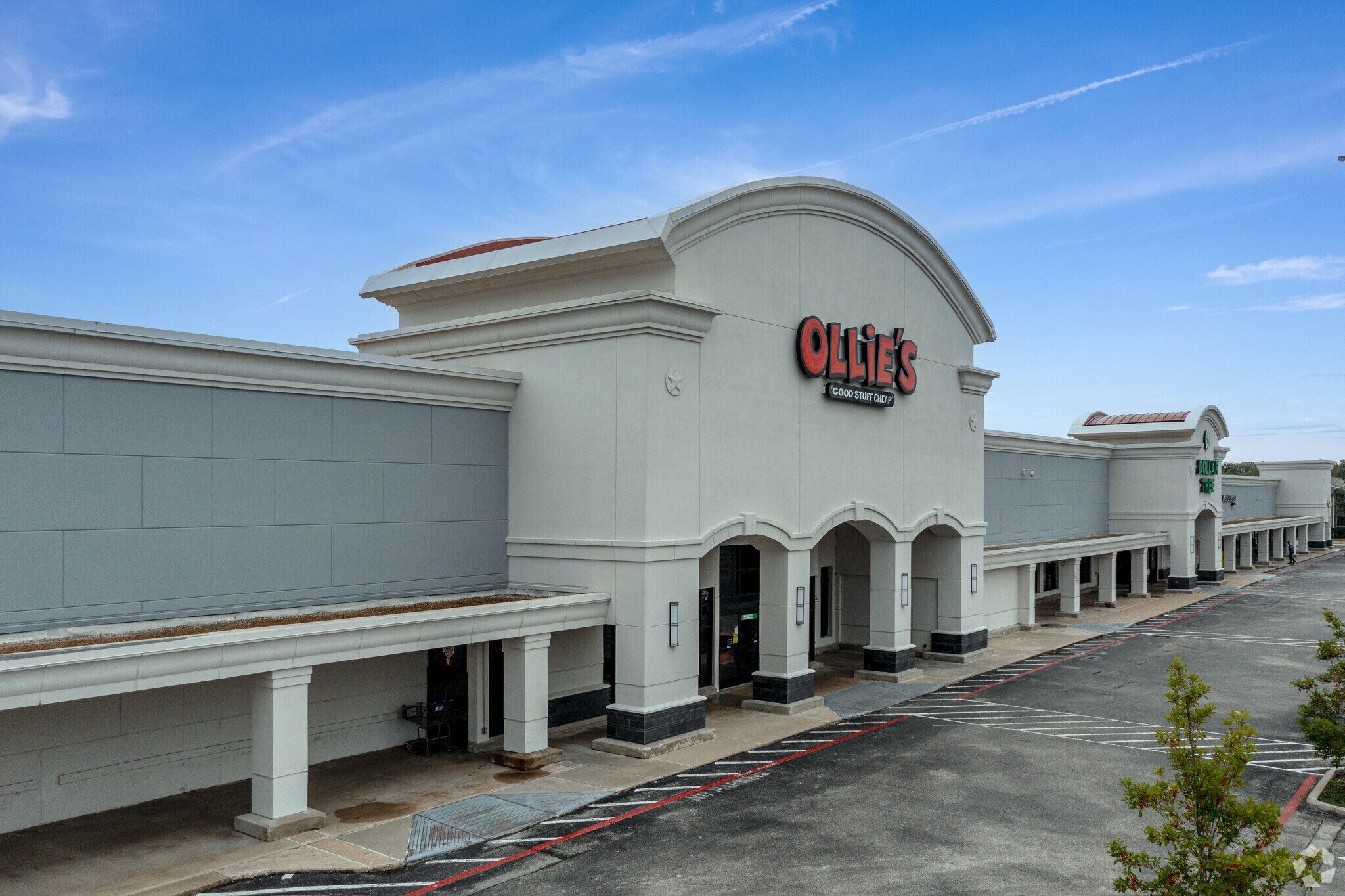 1001 W Plantation Dr, Clute, TX for Rent