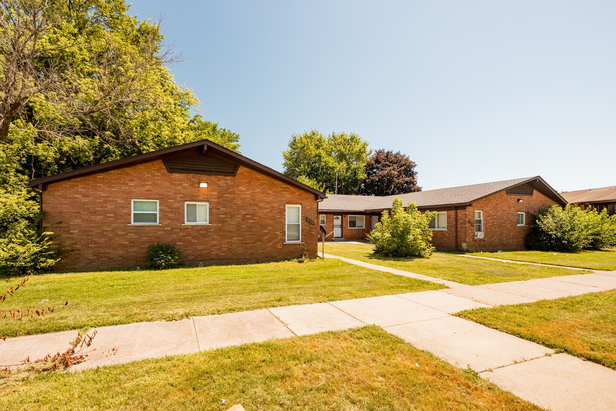 9500 Chalmers St, Detroit, MI for Sale