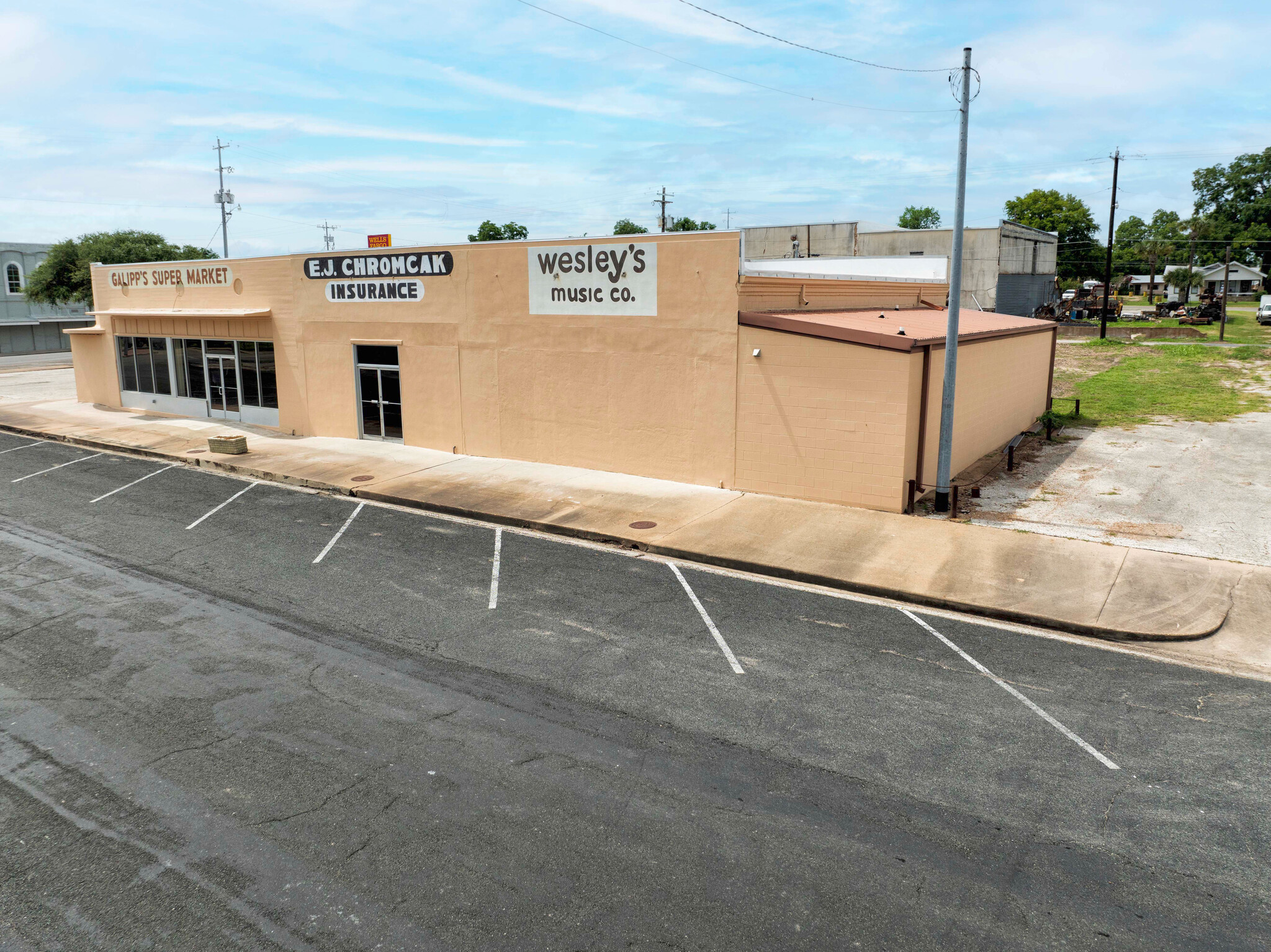 425 N Main St, Schulenburg, TX for Sale