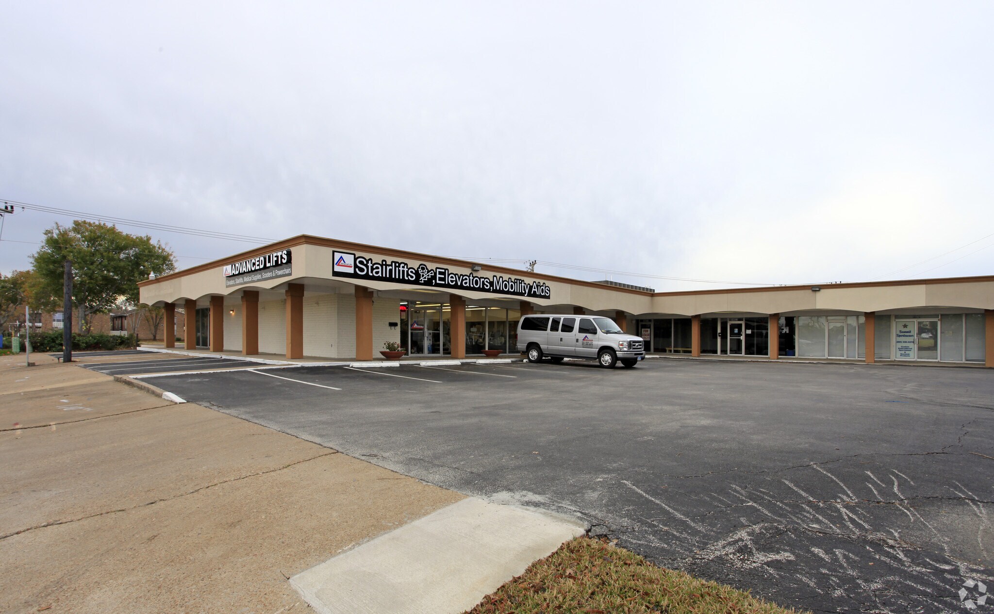 18018-18030 Nassau Bay Dr, Houston, TX for Rent