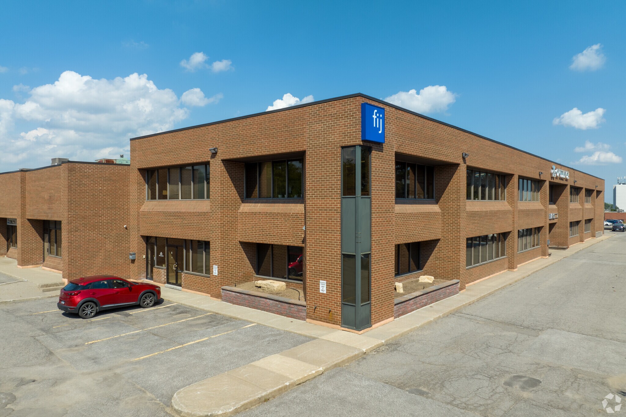 50 W Pearce St, Richmond Hill, ON for Rent