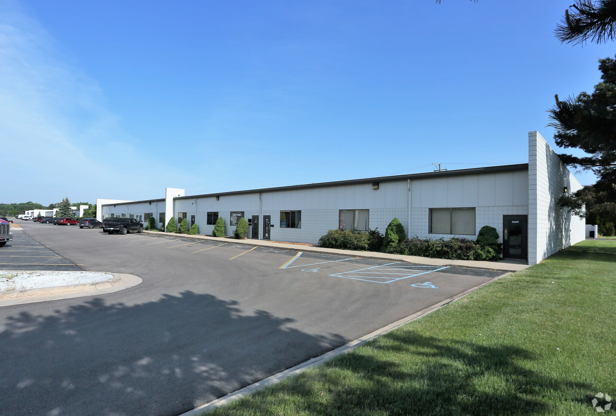 42800-42892 Mound Rd, Sterling Heights, MI for Rent