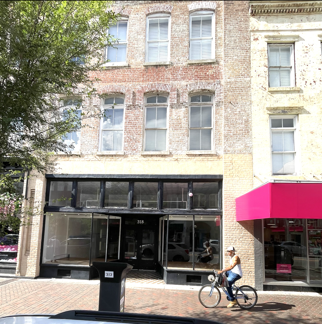 318-320 W Broughton St, Savannah, GA for Rent