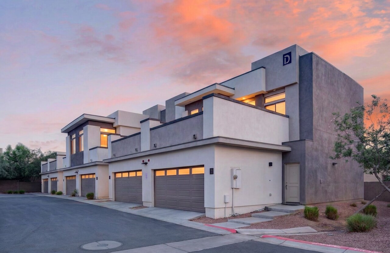 2015 N 50th St, Phoenix, AZ for Sale
