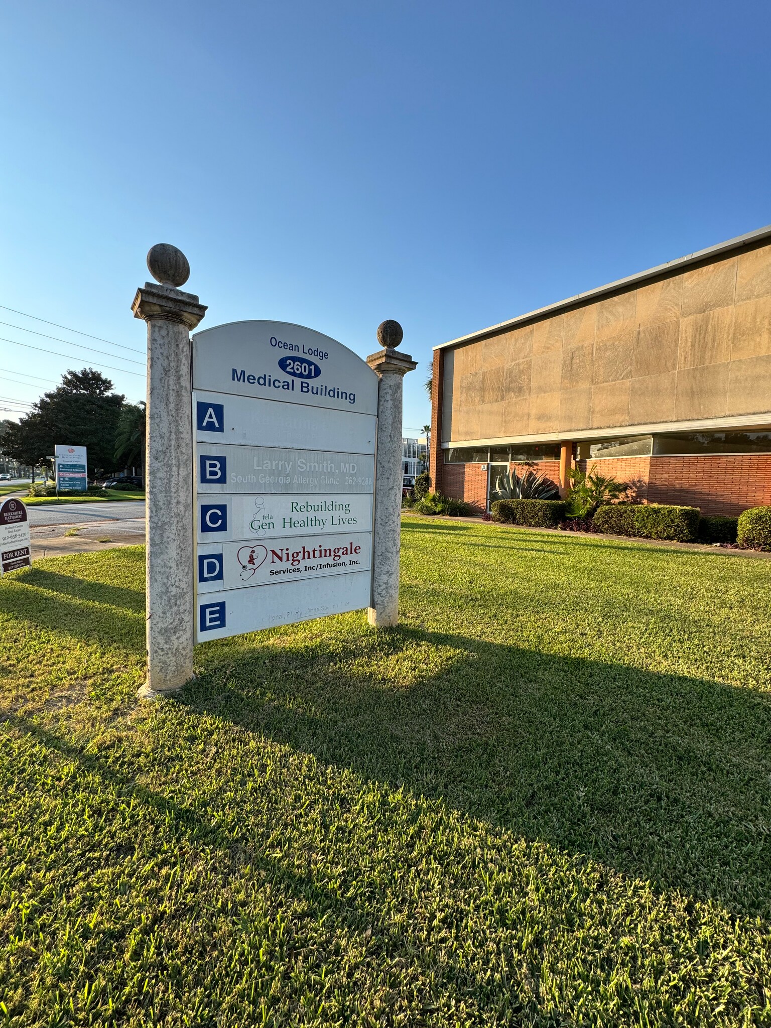 2601 Parkwood Dr, Brunswick, GA for Rent