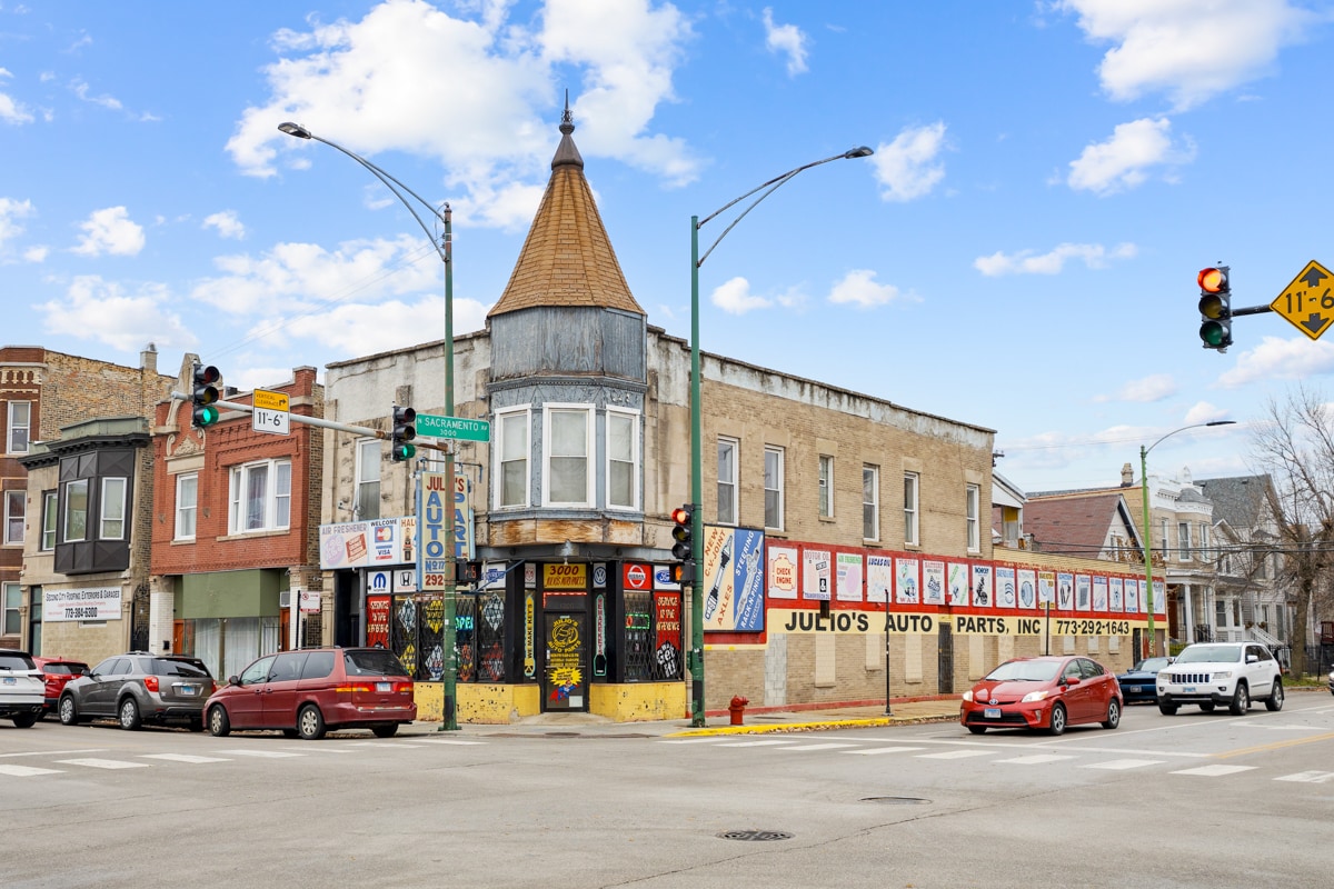 3000 W Diversey Ave, Chicago, IL for Sale