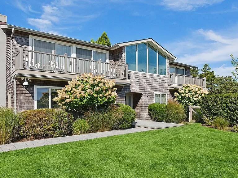 4 Bayberry ln, Remsenburg, NY for Sale