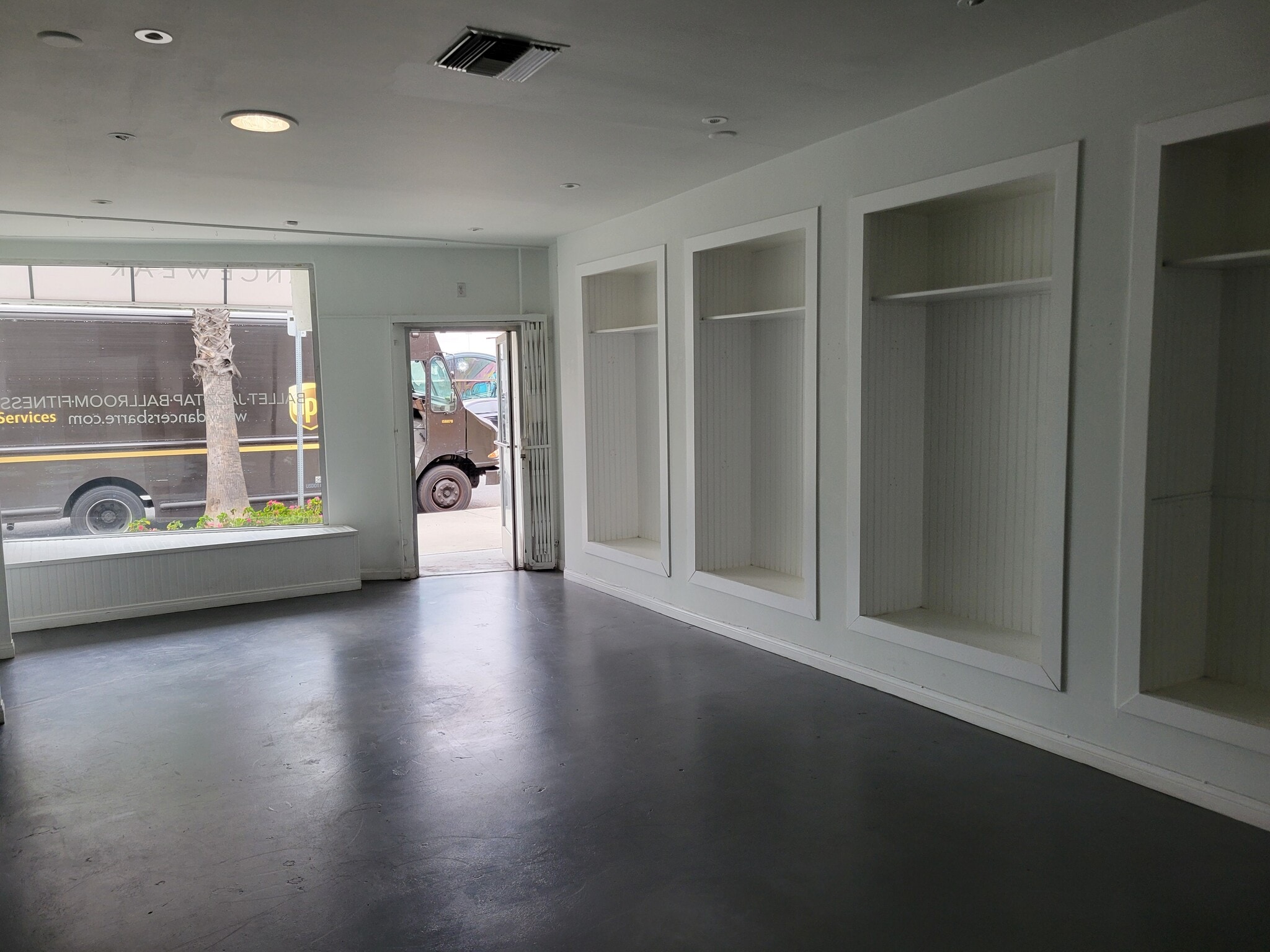 13638 Ventura Blvd, Sherman Oaks, CA for Rent