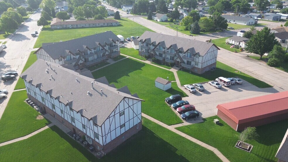 1612 E D St, North Platte, NE for Sale
