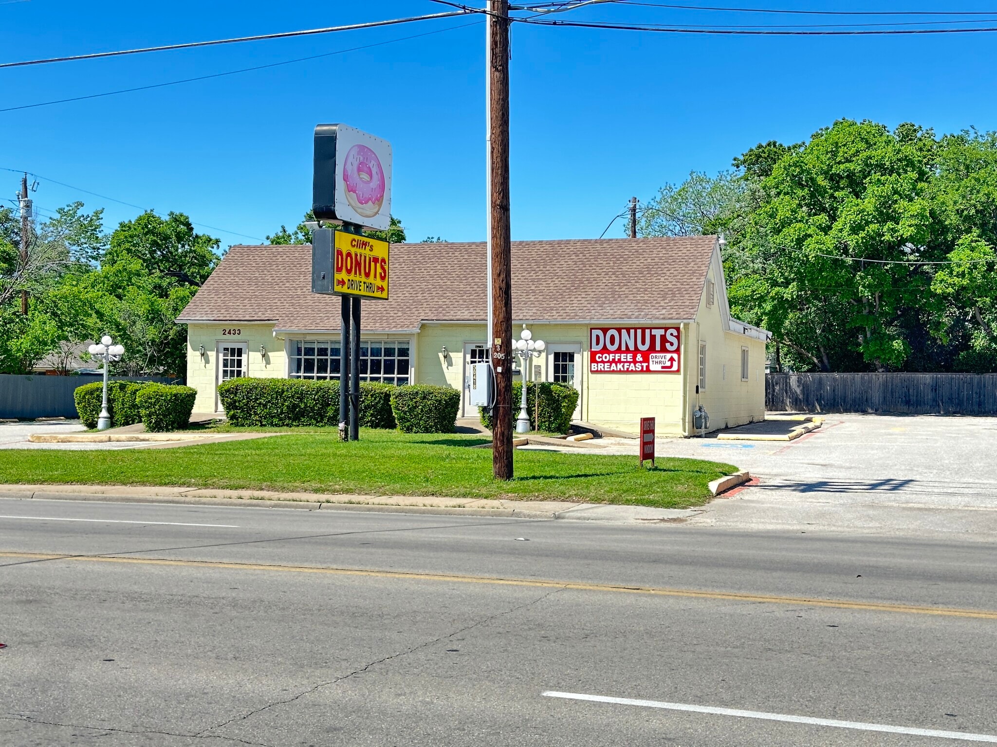 2433 W Shady Grove Rd, Irving, TX for Sale