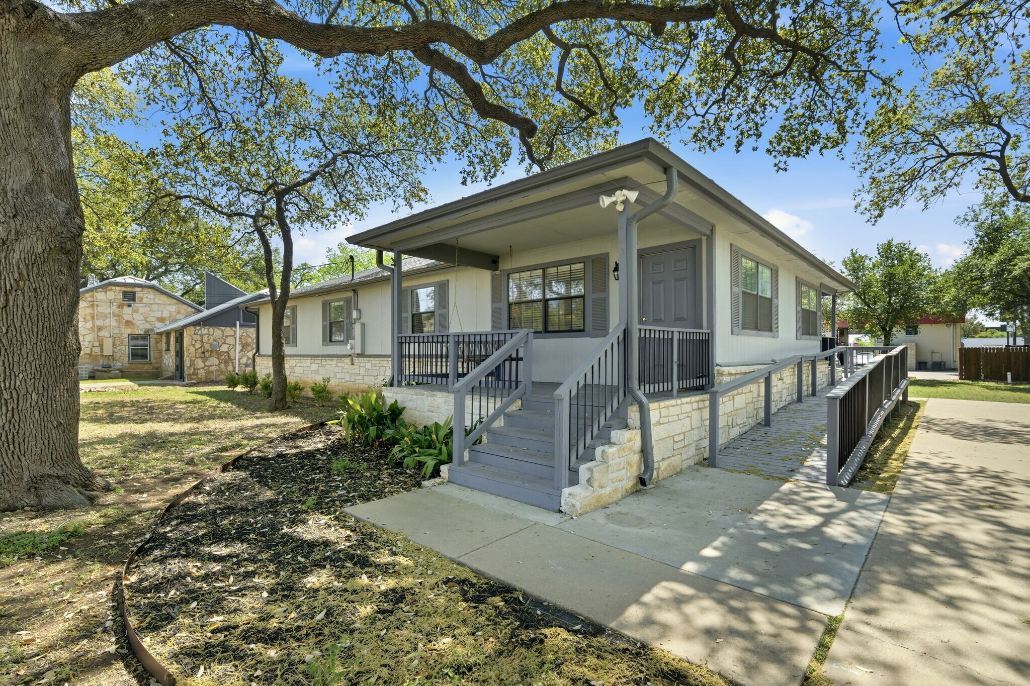 403 W Anderson Ave, Round Rock, TX for Sale