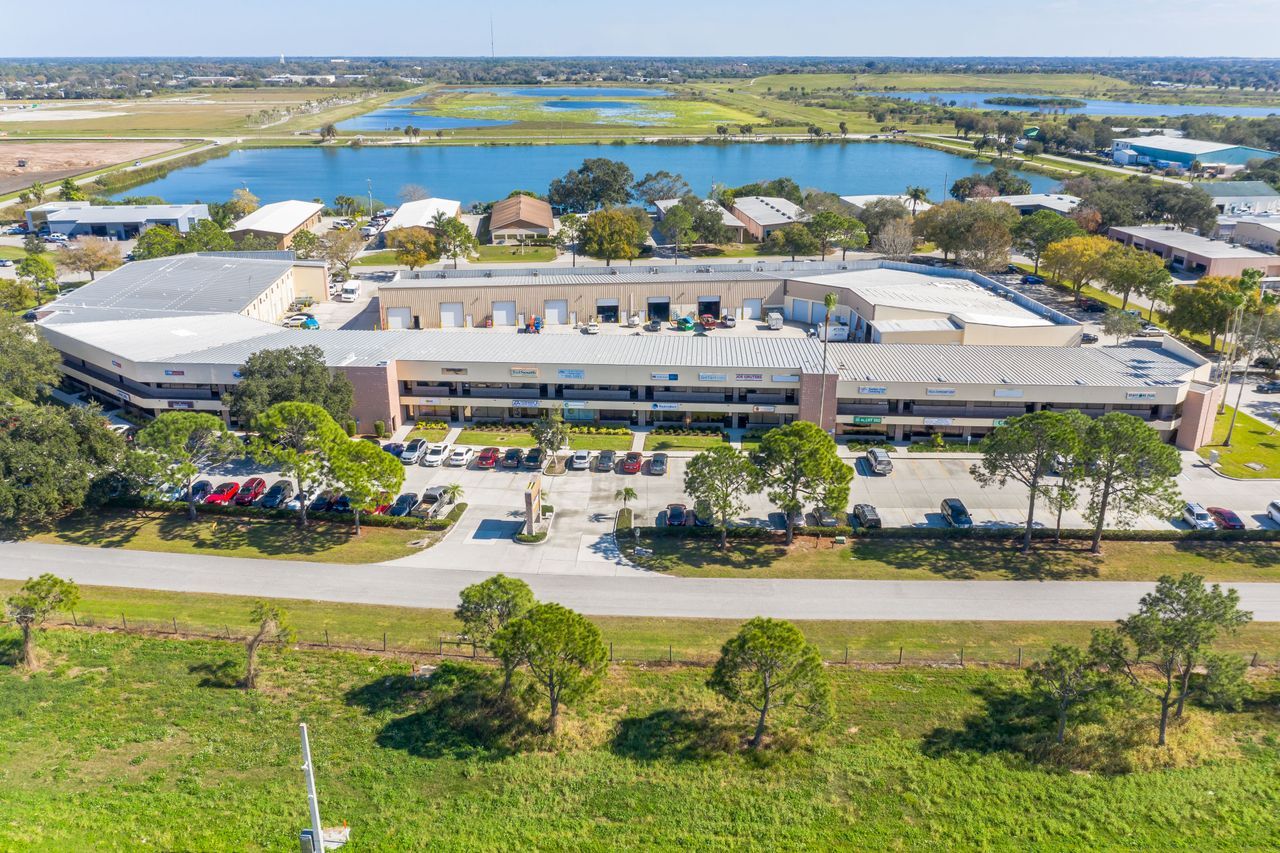 313-407 Interstate Blvd, Sarasota, FL for Rent