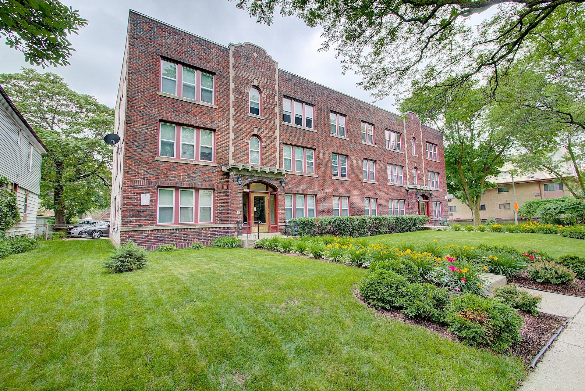 3313-3319 W Wells St, Milwaukee, WI for Sale