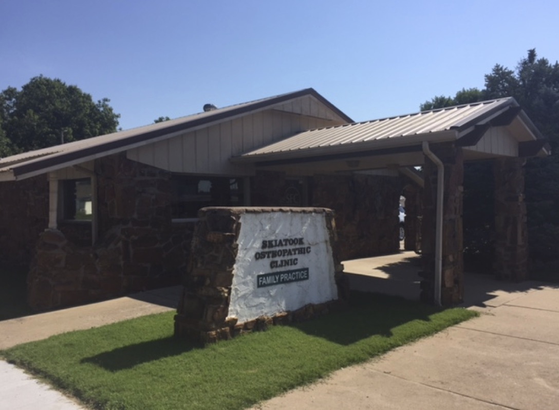 201 E 2nd St, Skiatook, OK for Sale