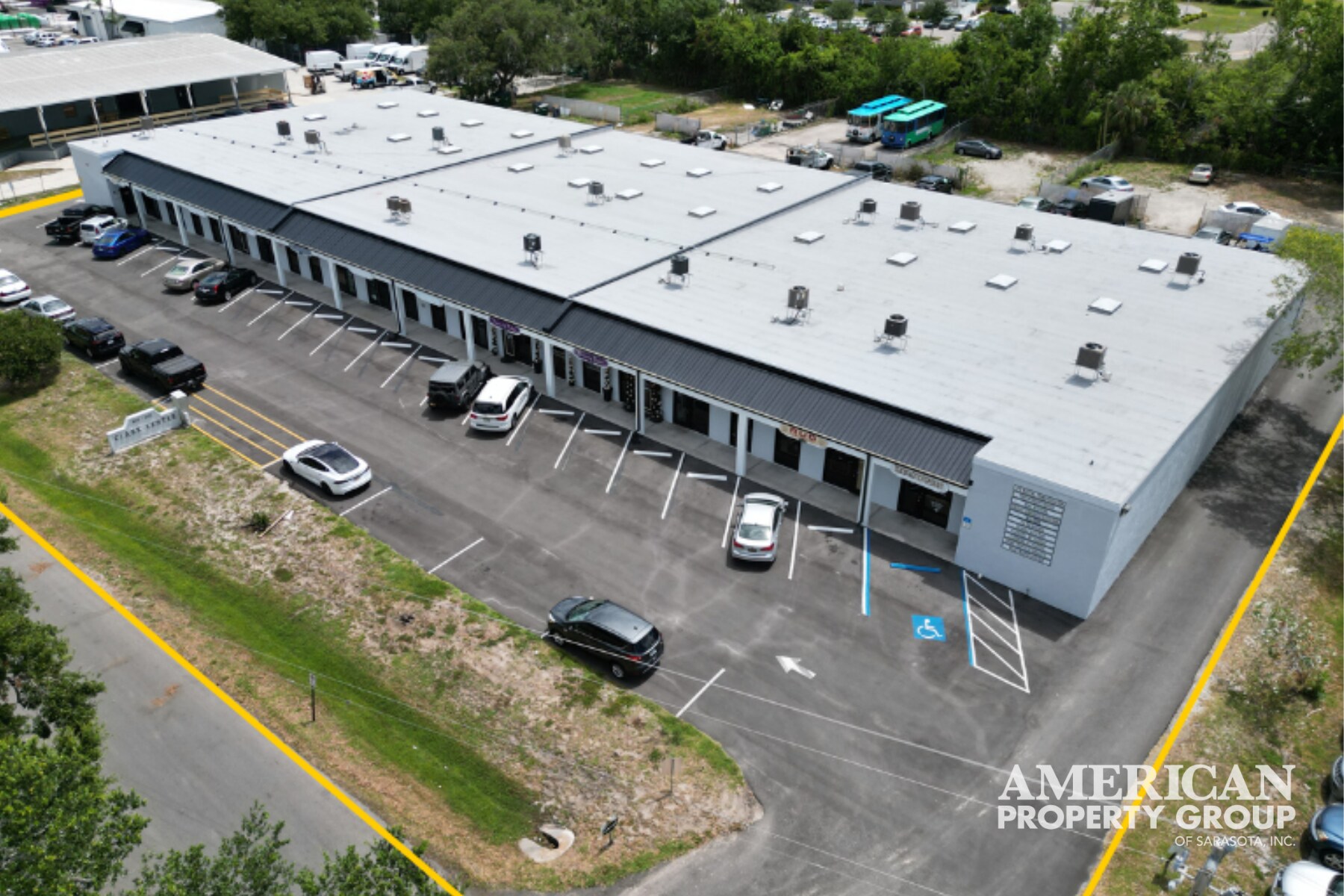 6111-6121 Clark Center Ave, Sarasota, FL for Rent