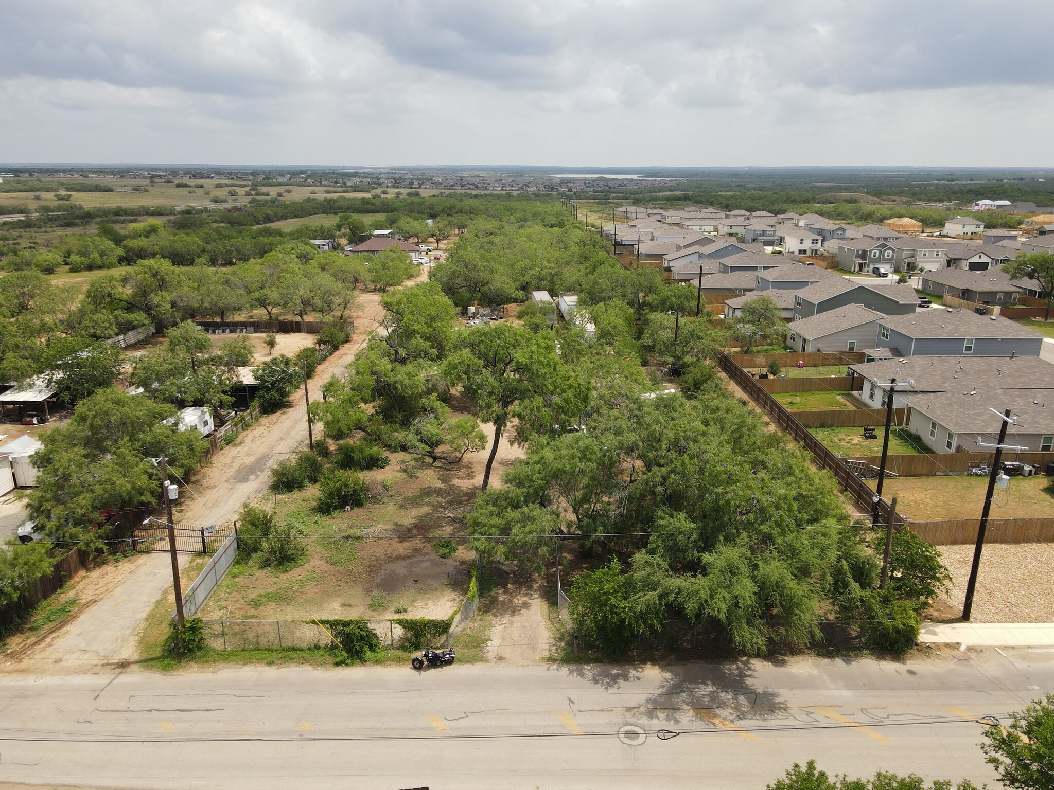 880 E Chavaneaux Rd, San Antonio, TX for Sale