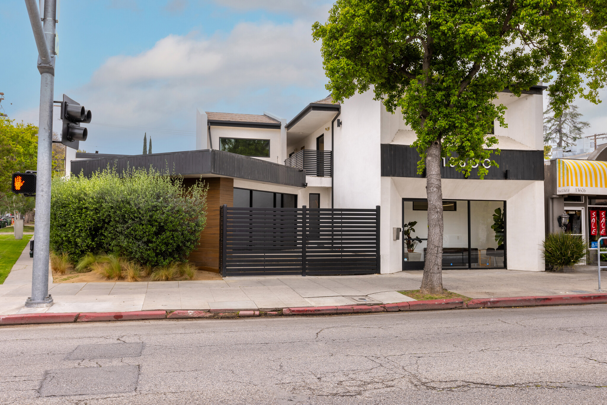 13600-13604 Ventura Blvd, Sherman Oaks, CA for Rent