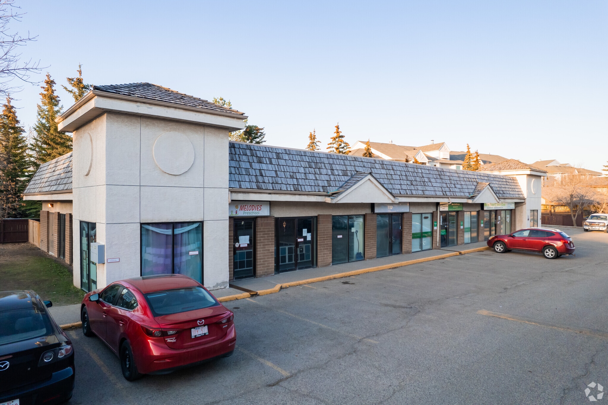 217 Hawksbrow Dr NW, Calgary, AB for Rent