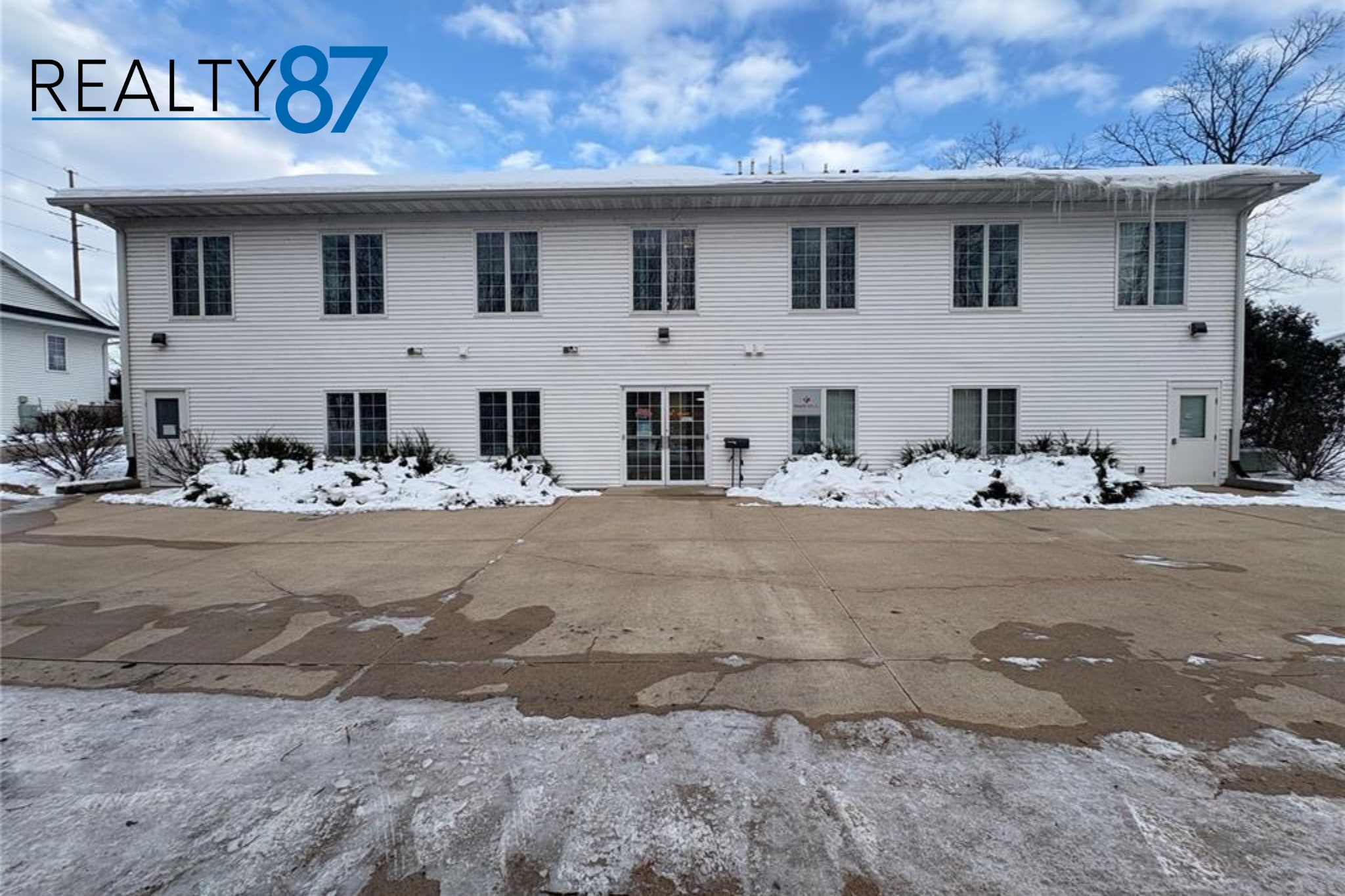 3037 Center Point Rd NE, Cedar Rapids, IA for Rent
