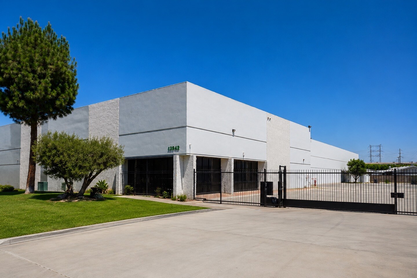 13942 Orange Ave, Paramount, CA for Sale