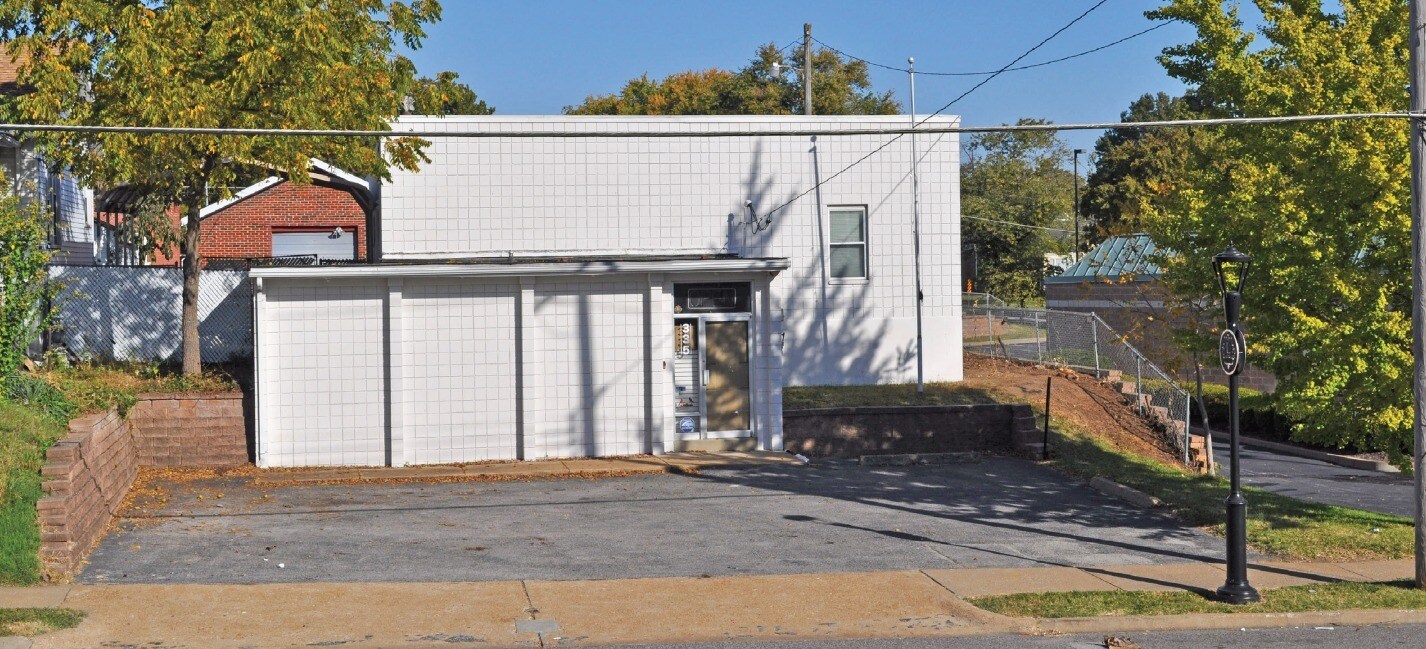 335 Lemay Ferry Rd Saint Louis, MO 63125 Office Property for Lease on