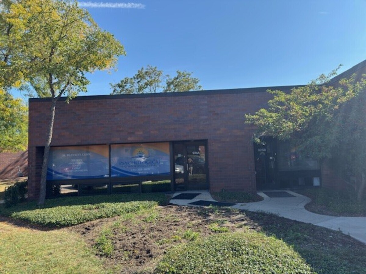 925 N Plum Grove Rd, Schaumburg, IL for Rent