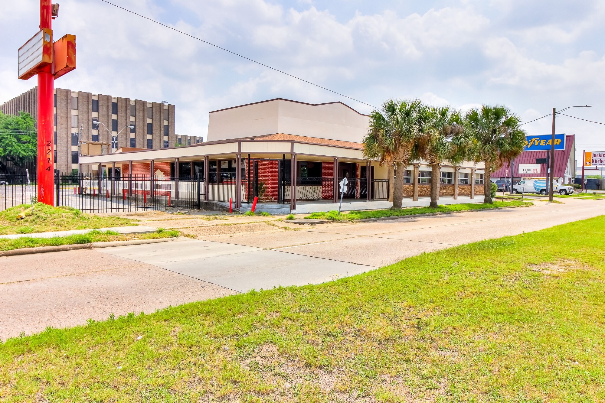 2214 Mangum Rd, Houston, TX for Sale