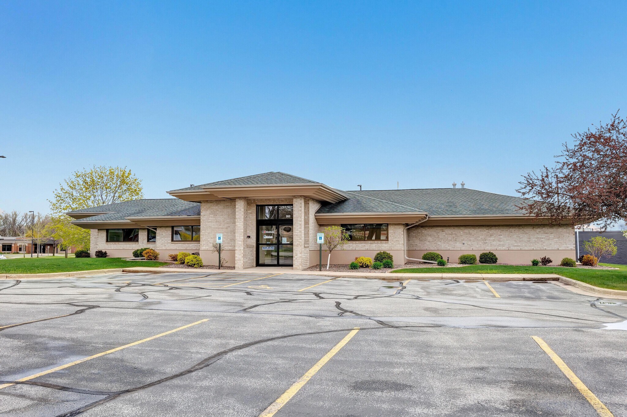 960 Hansen Rd, Green Bay, WI for Rent