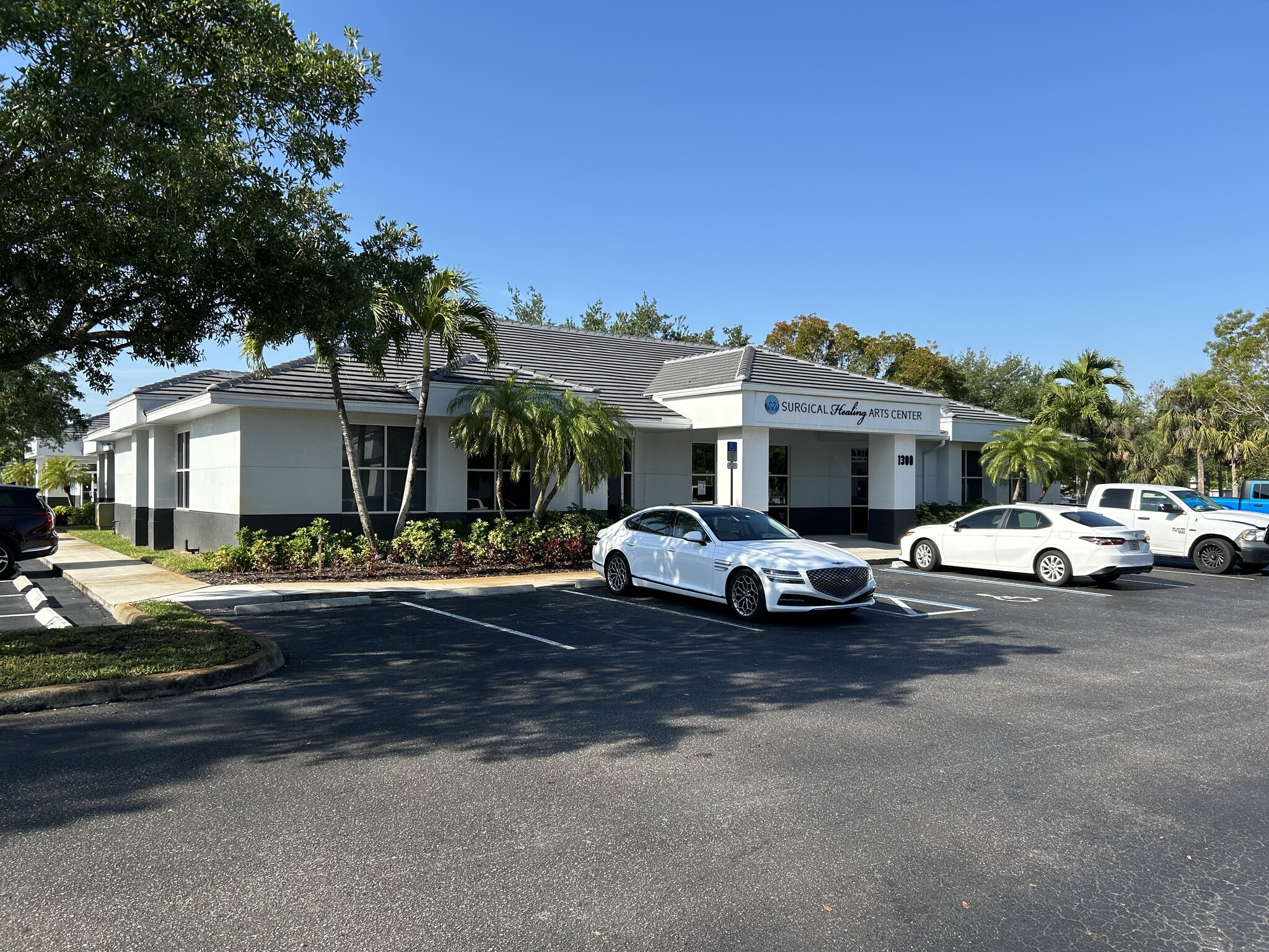 6150 Diamond Centre Ct, Fort Myers, FL for Rent