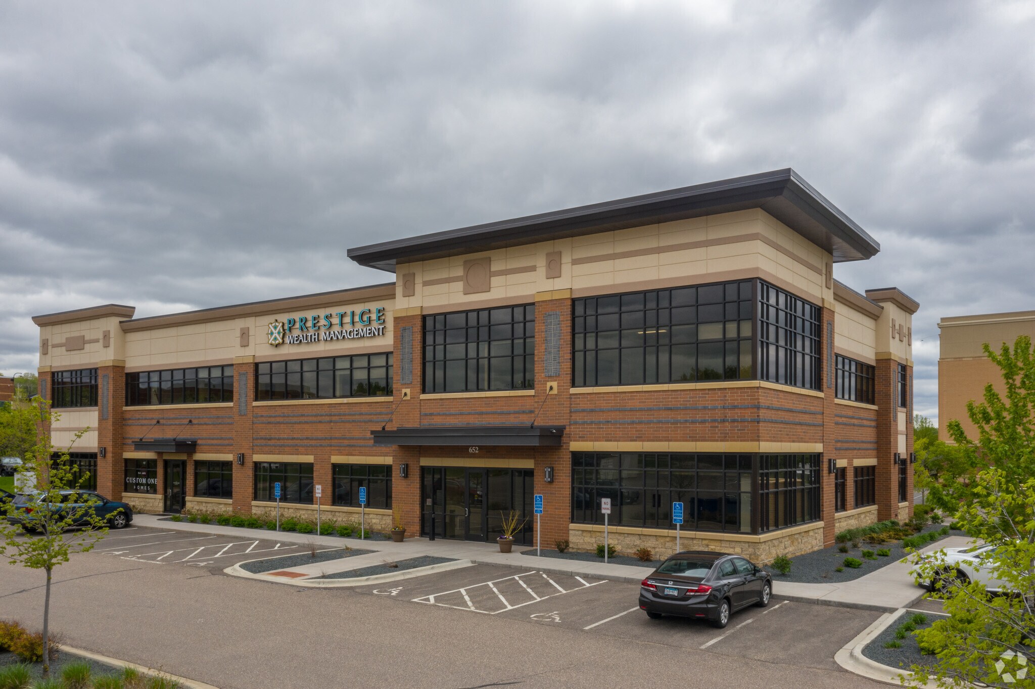 652 Bielenberg Dr Woodbury, MN 55125 Office Property for Lease on