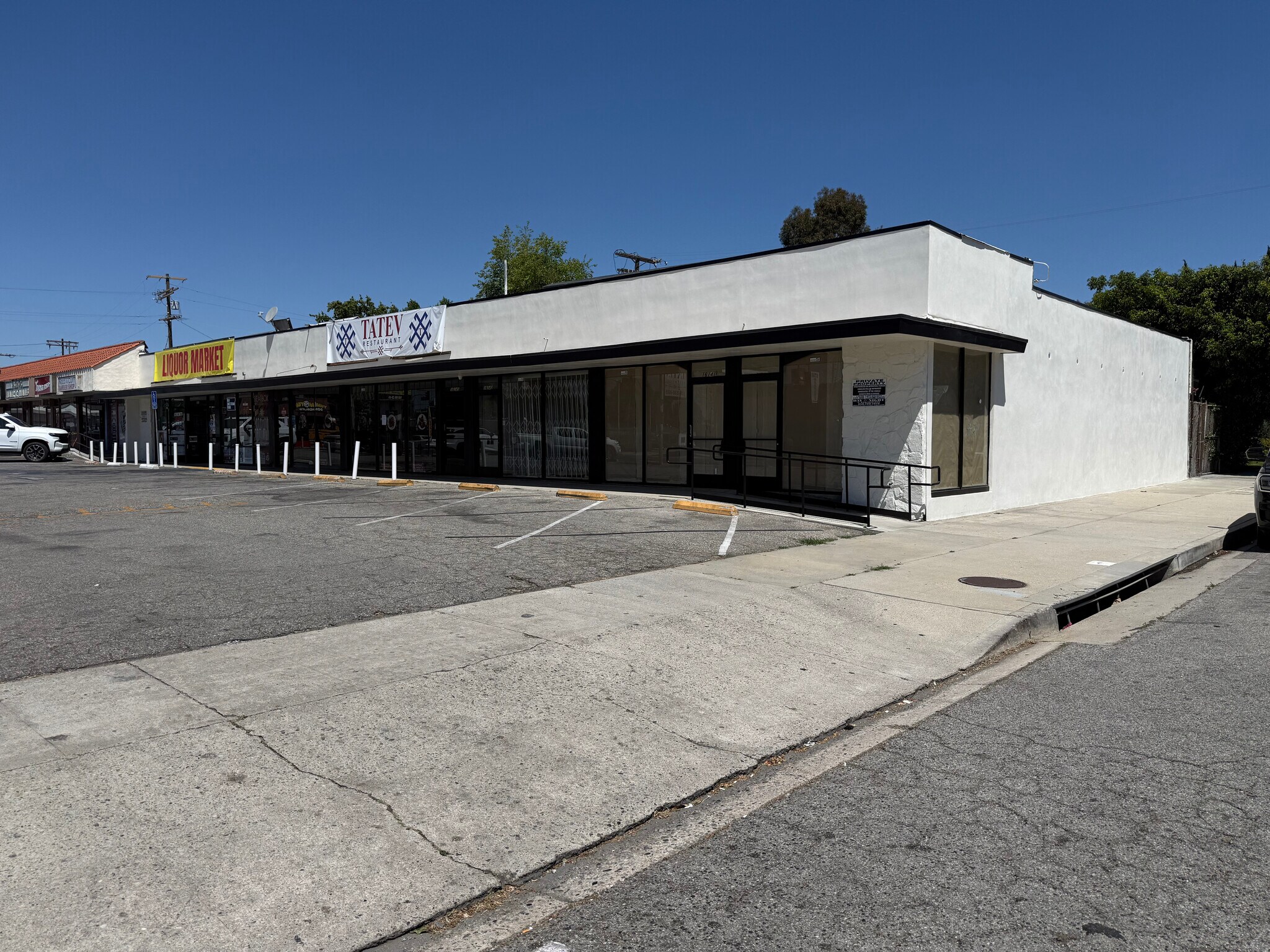 16141-16145 Nordhoff St, North Hills, CA for Rent