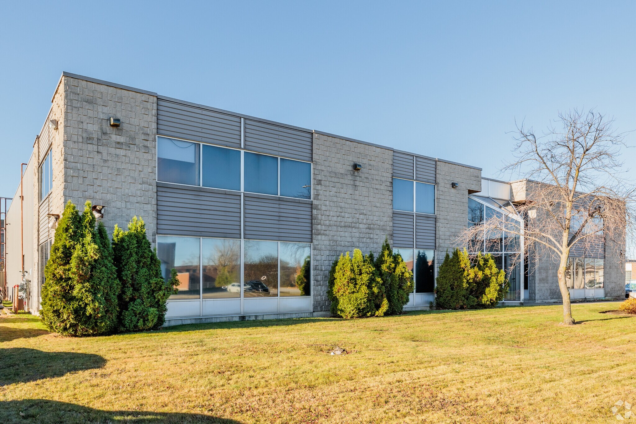 850 Av Selkirk, Pointe-claire, QC for Sale