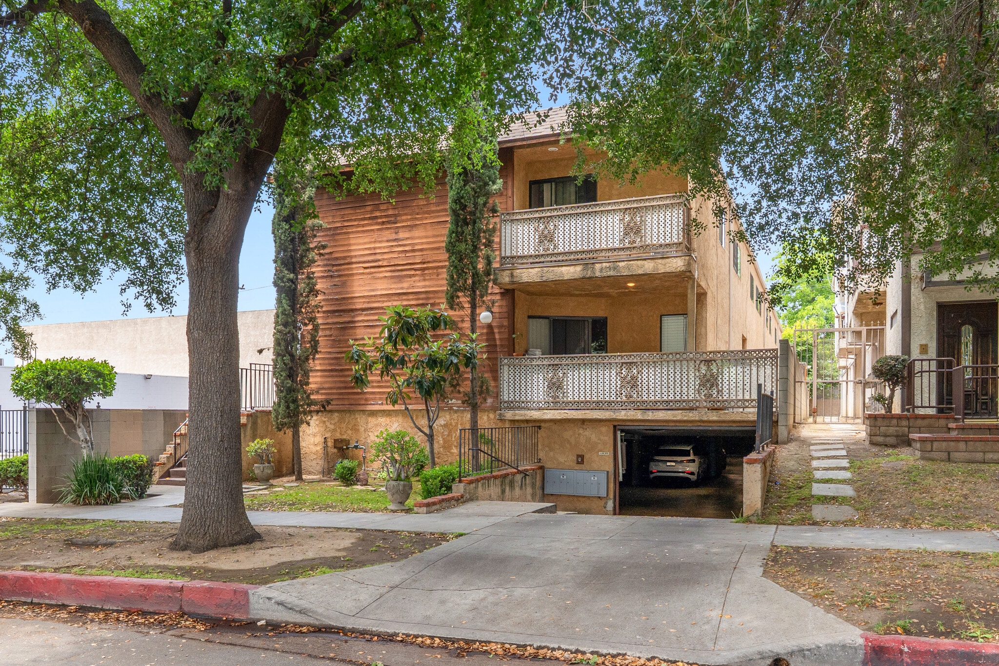 1113 Thompson Ave, Glendale, CA for Sale