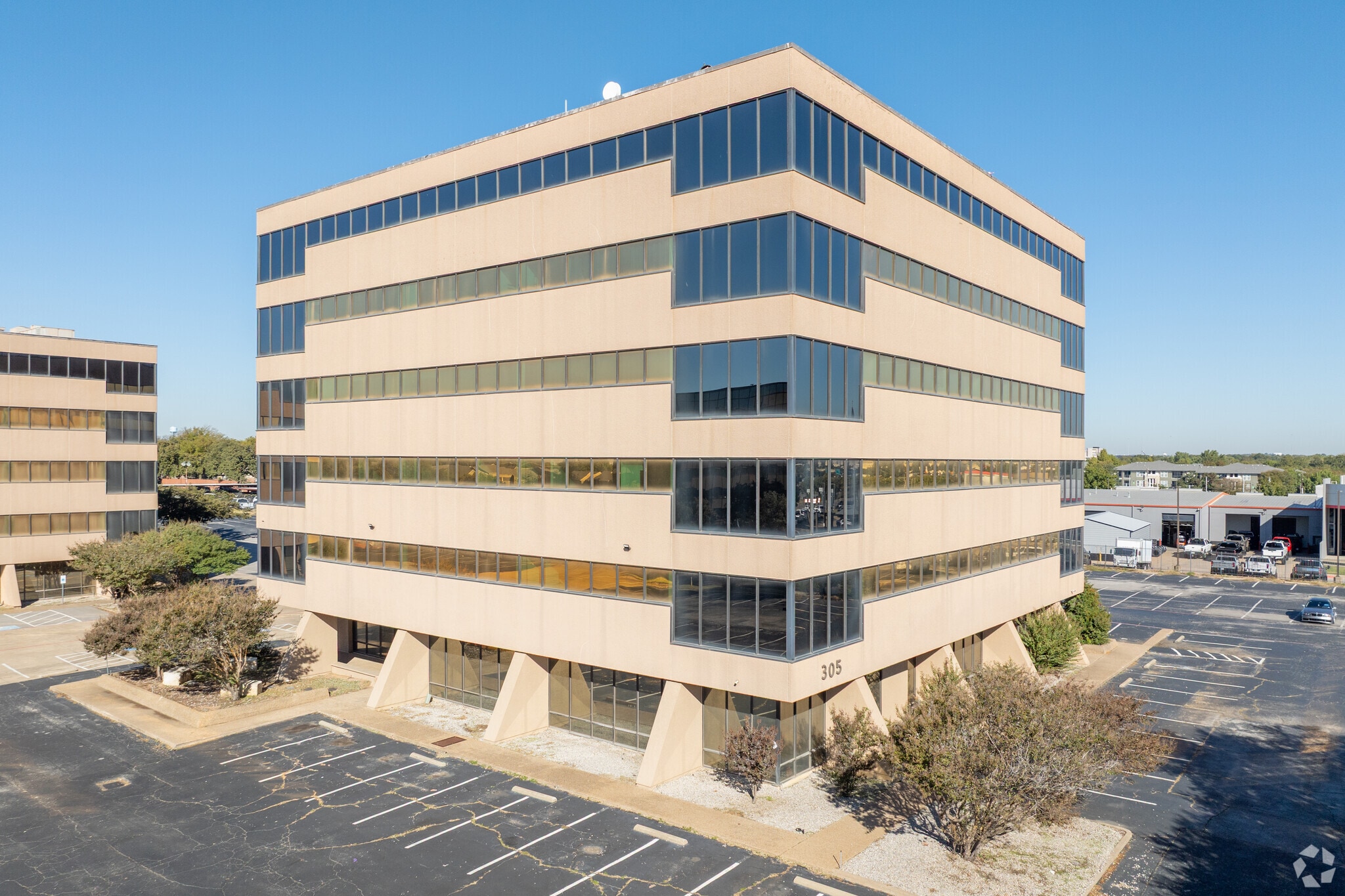 305 NE Loop 820, Hurst, TX for Sale