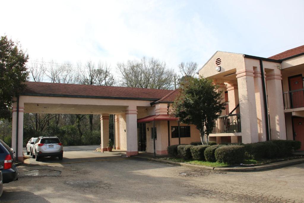 1915 W Highland Ave Selma, AL 36701 Hospitality Property for Sale on