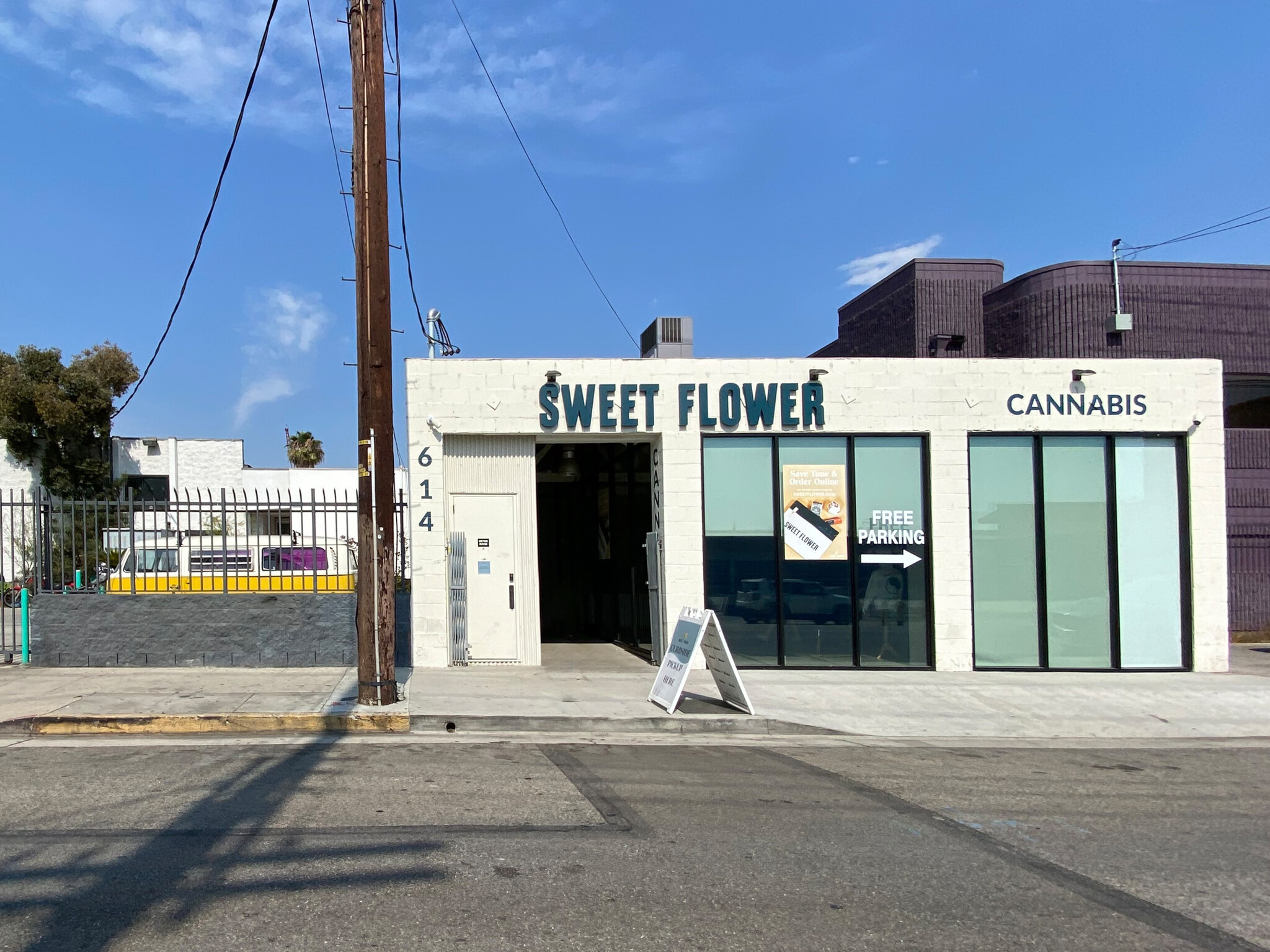 614 S Mateo St, Los Angeles, CA for Rent