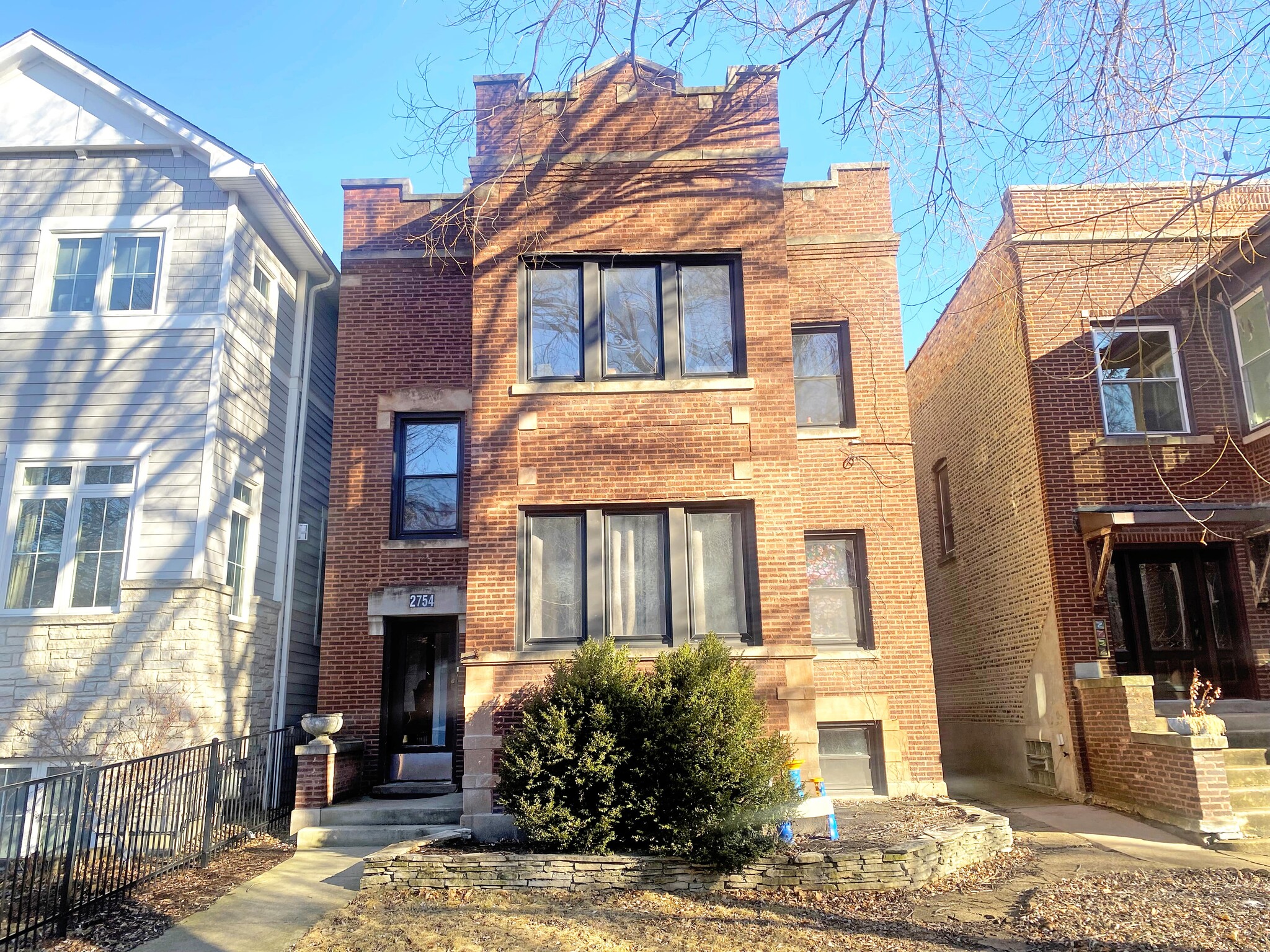 2754 W Giddings St, Chicago, IL for Sale